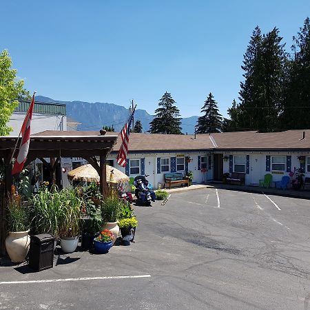 Creston Valley Motel Экстерьер фото