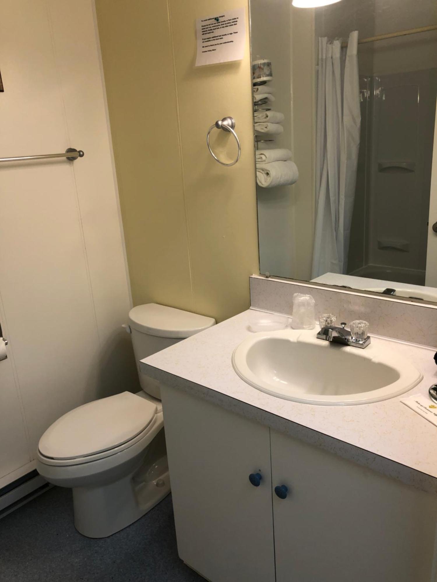 Creston Valley Motel Экстерьер фото