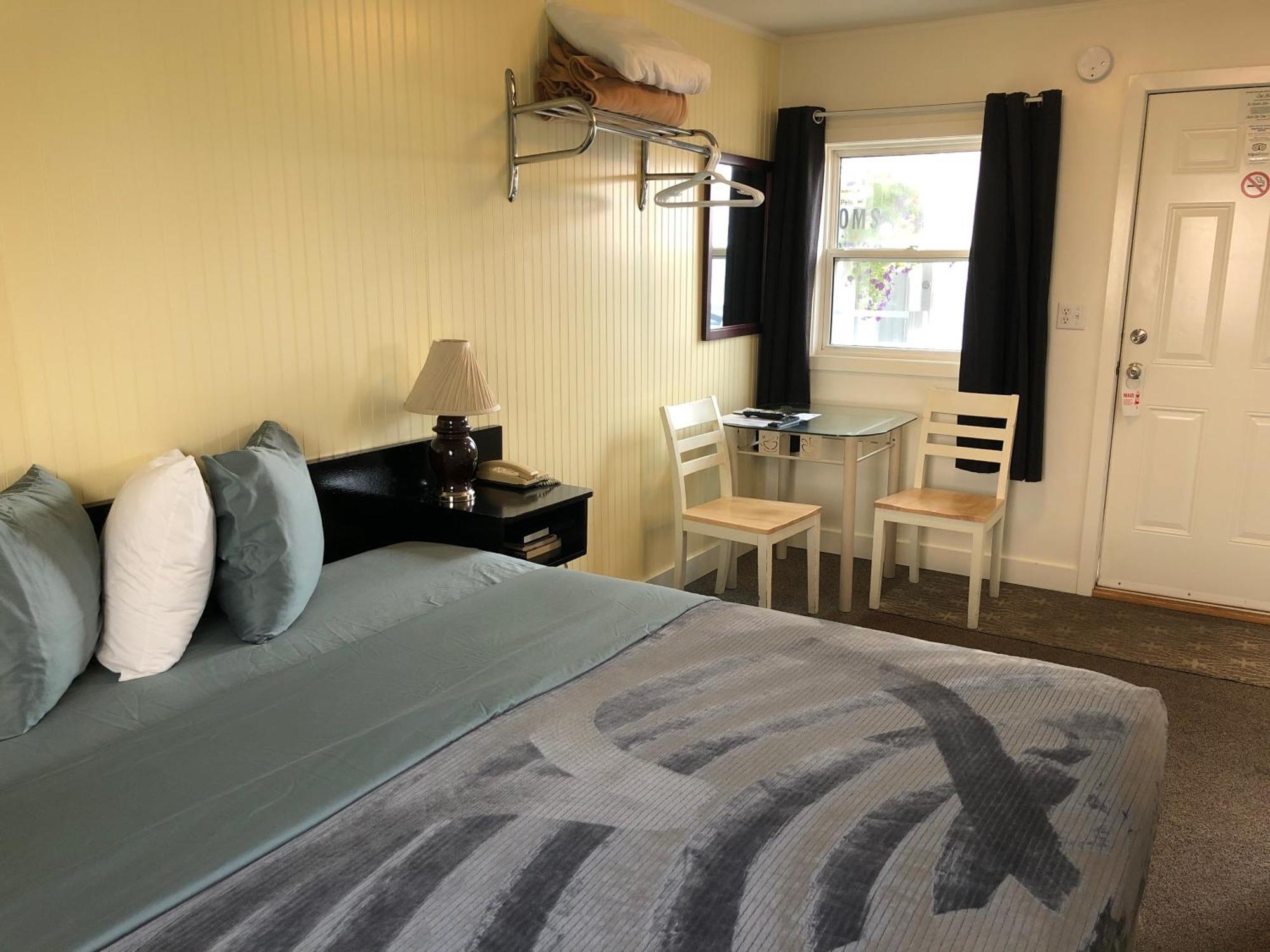 Creston Valley Motel Экстерьер фото