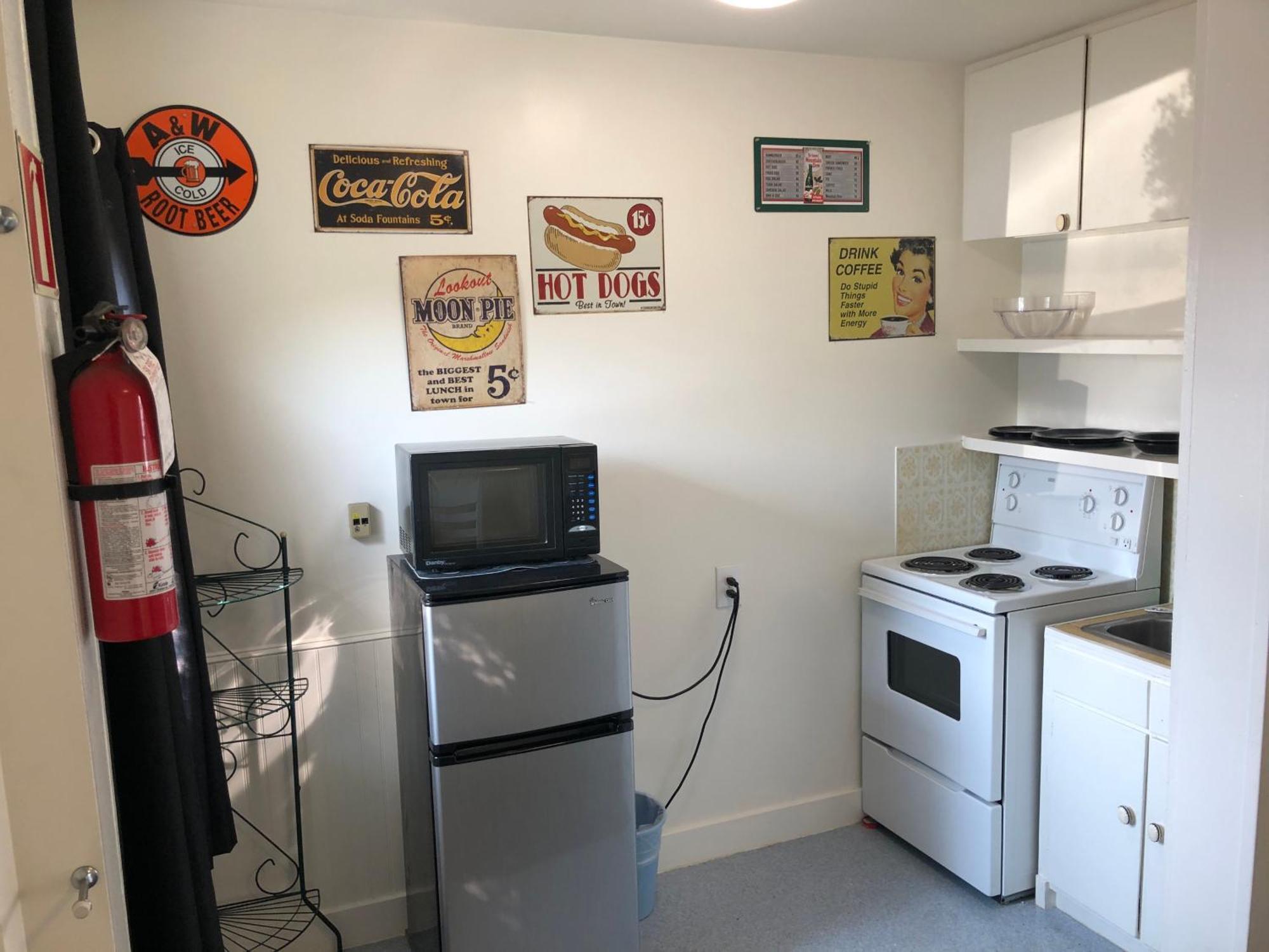 Creston Valley Motel Экстерьер фото