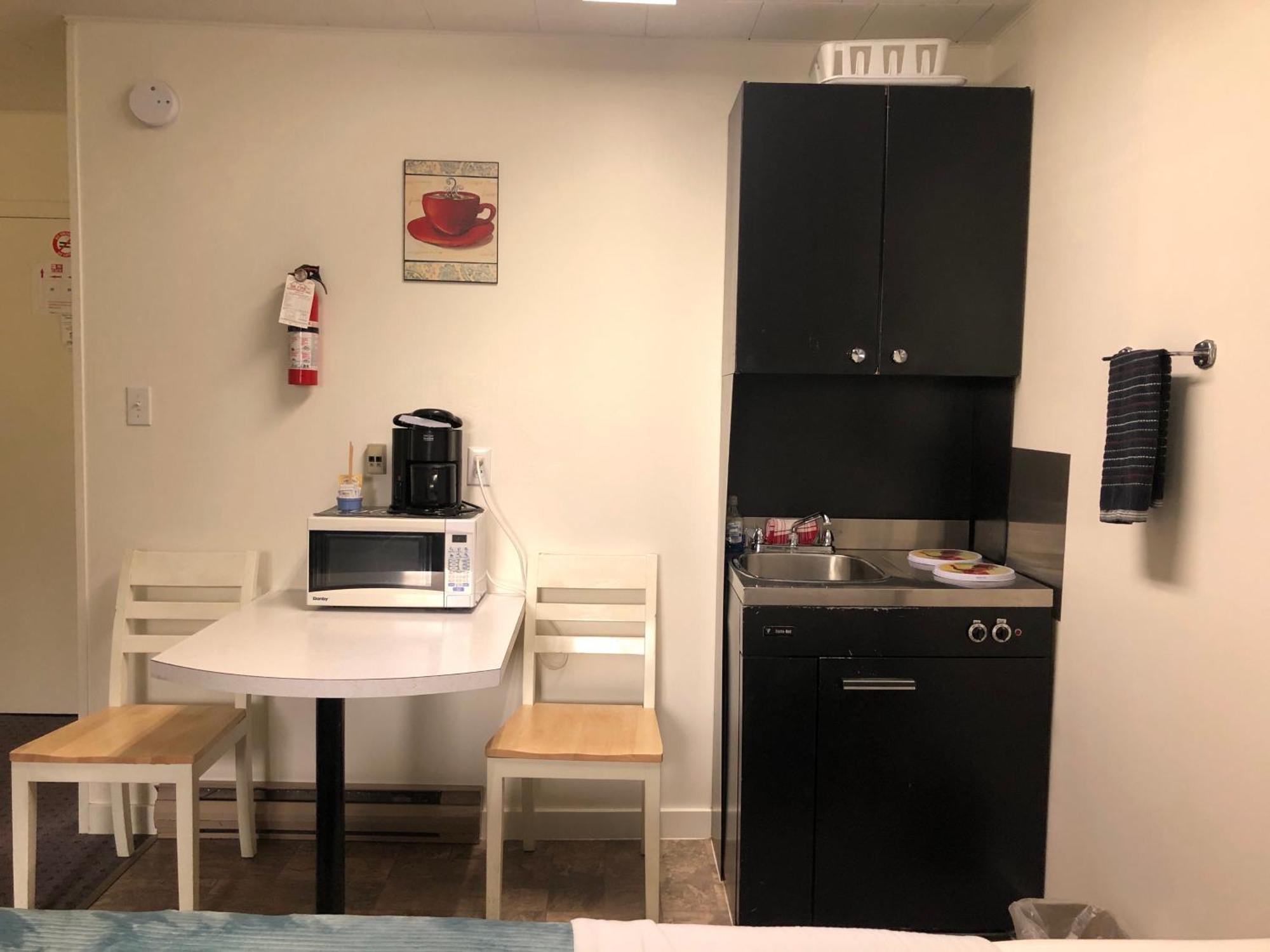 Creston Valley Motel Экстерьер фото