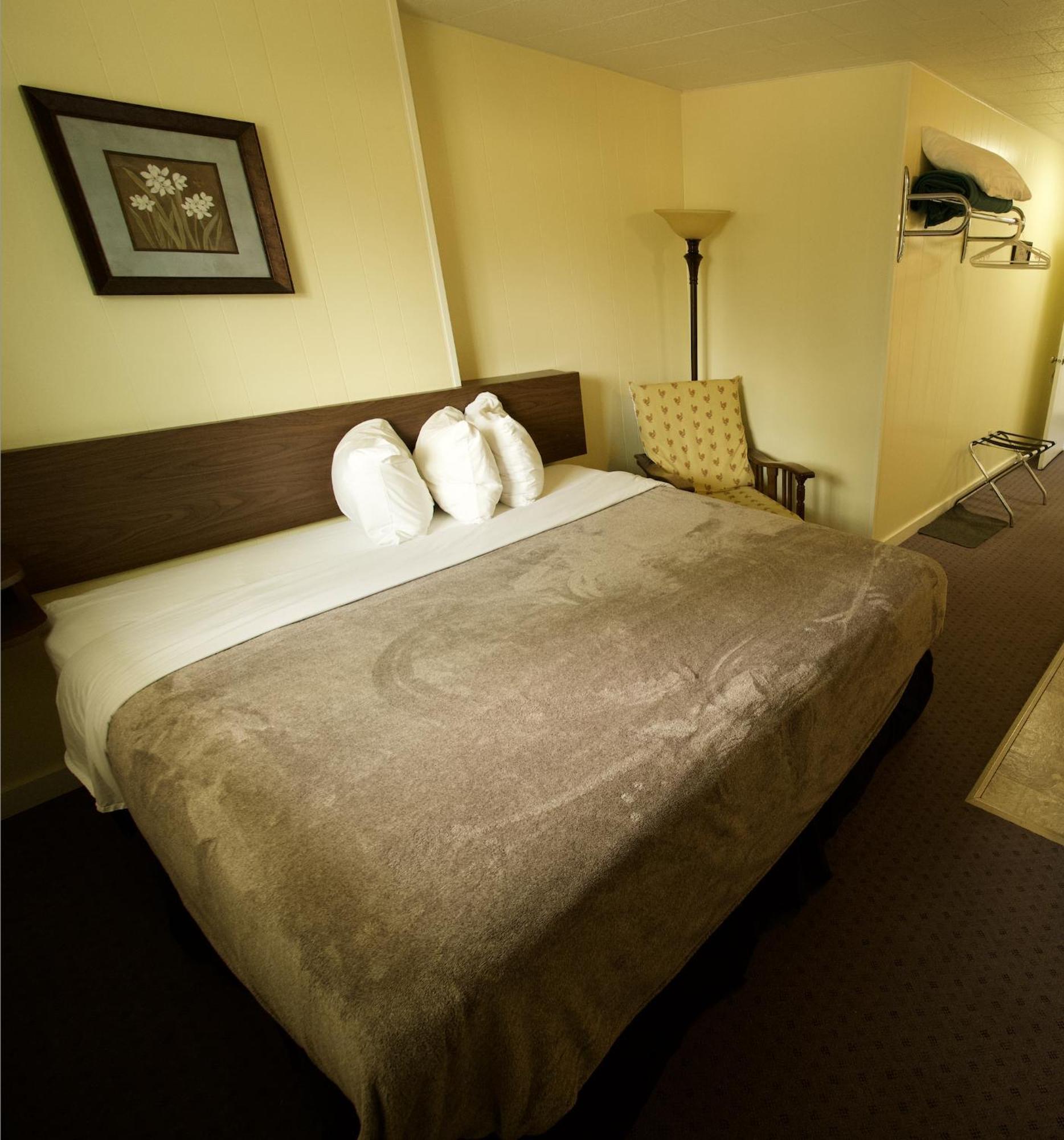 Creston Valley Motel Экстерьер фото