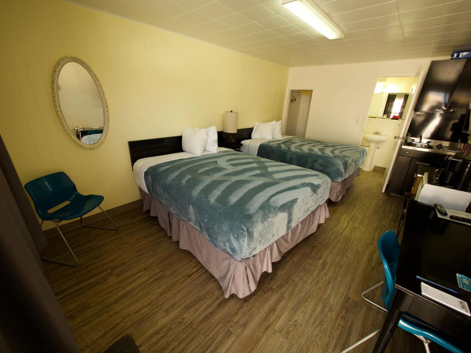 Creston Valley Motel Экстерьер фото