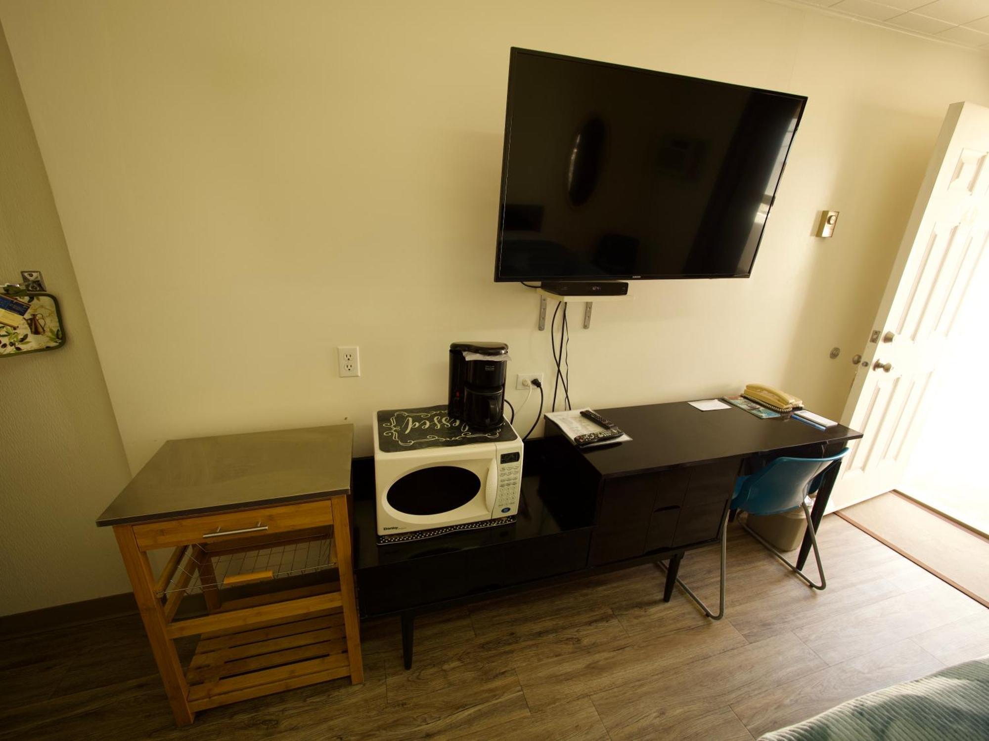 Creston Valley Motel Экстерьер фото
