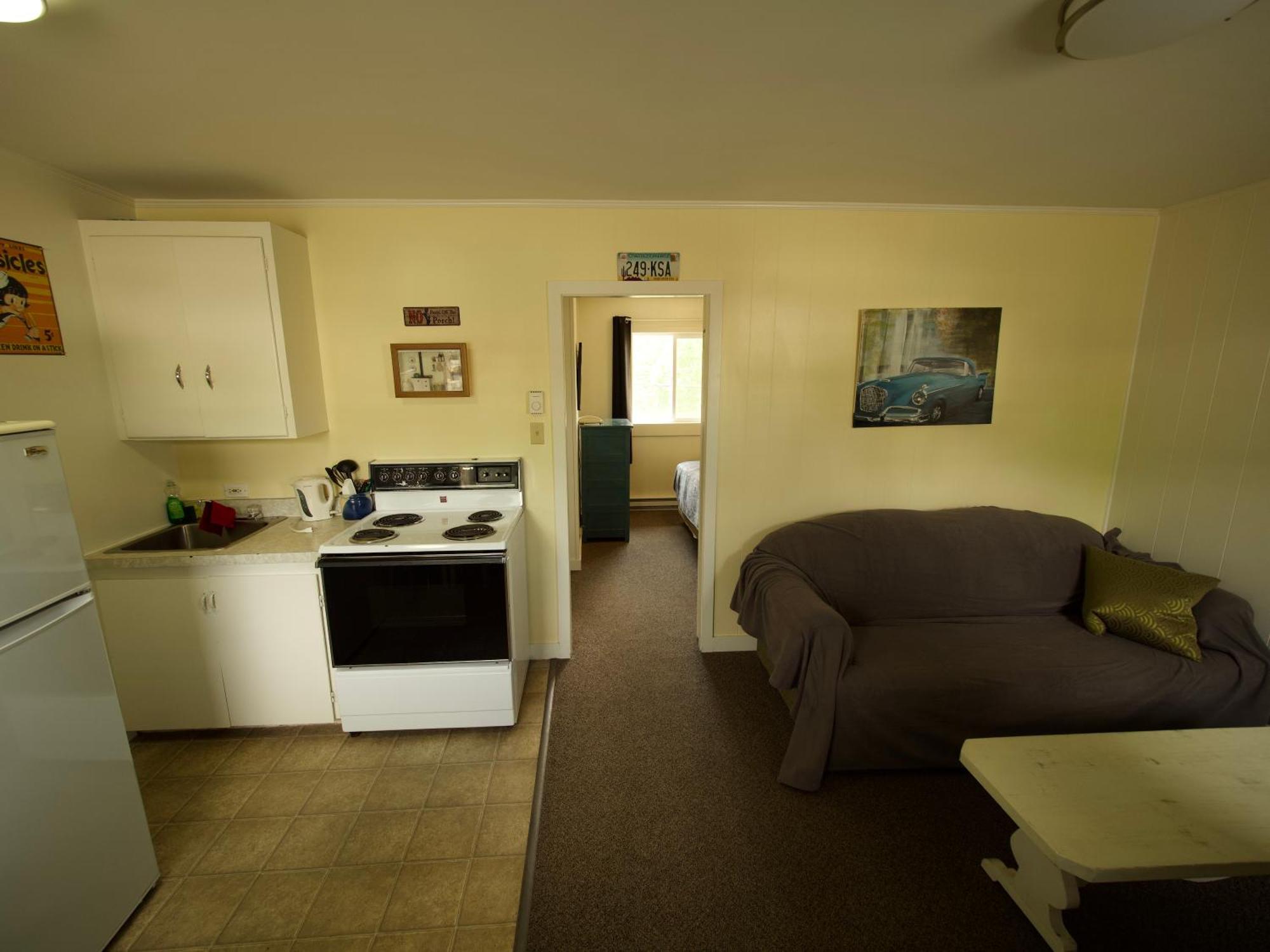 Creston Valley Motel Экстерьер фото