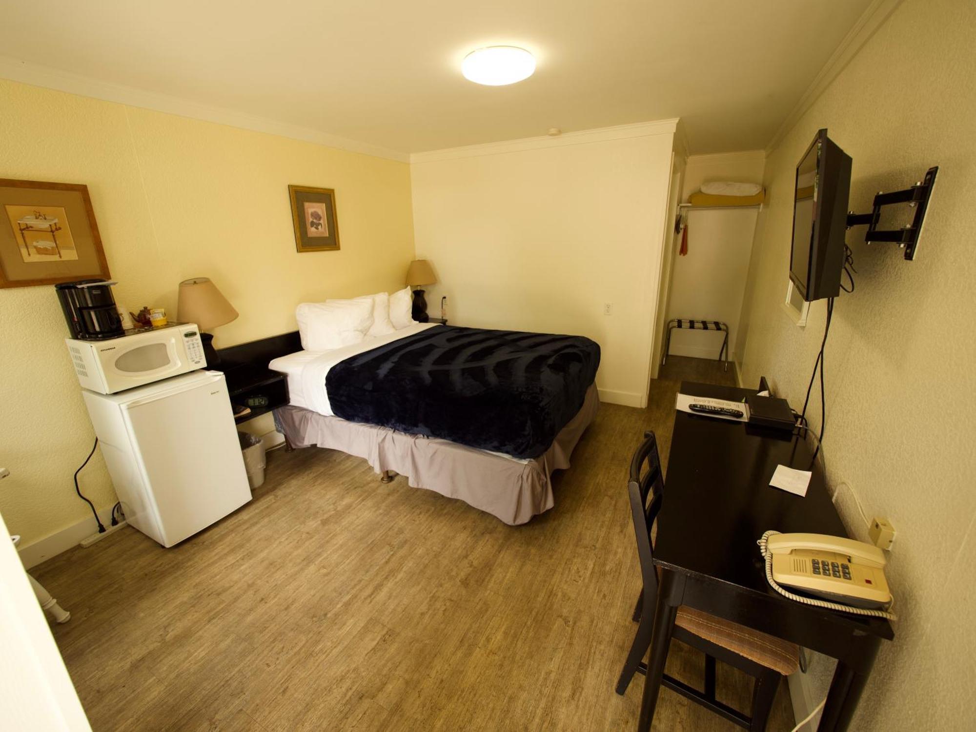Creston Valley Motel Экстерьер фото