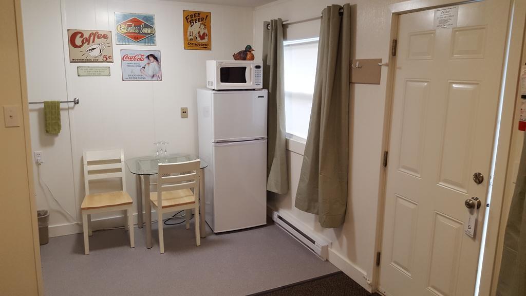 Creston Valley Motel Экстерьер фото