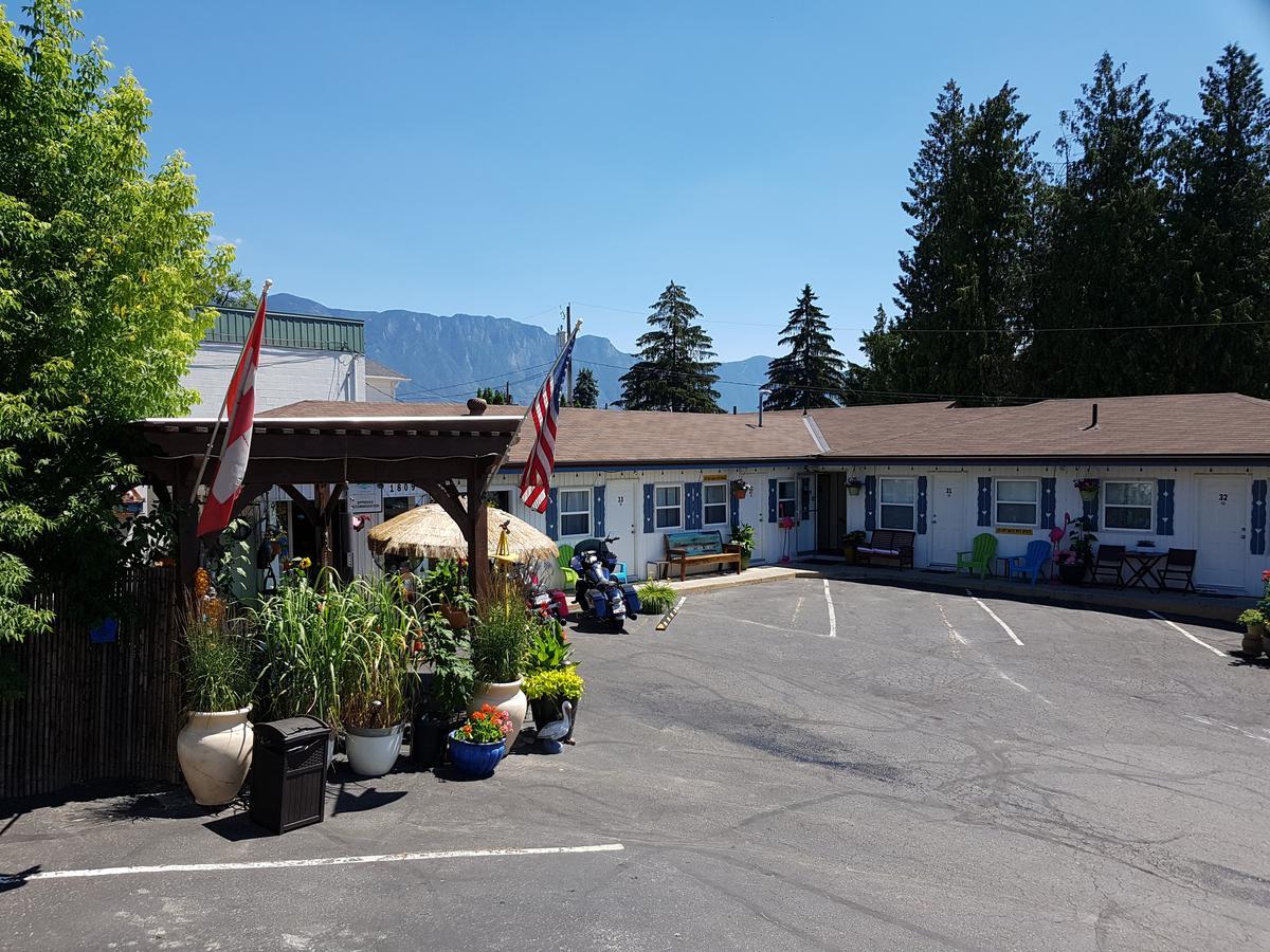 Creston Valley Motel Экстерьер фото