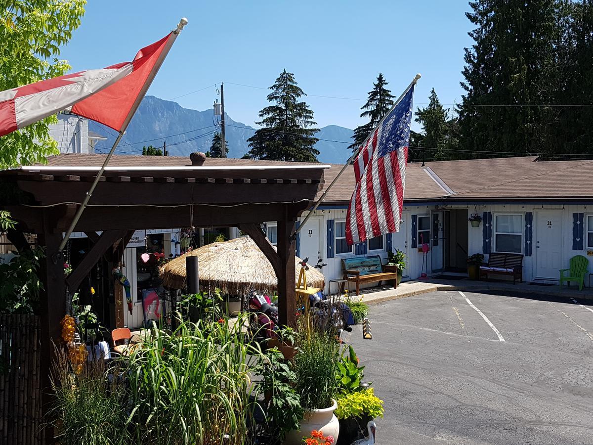 Creston Valley Motel Экстерьер фото