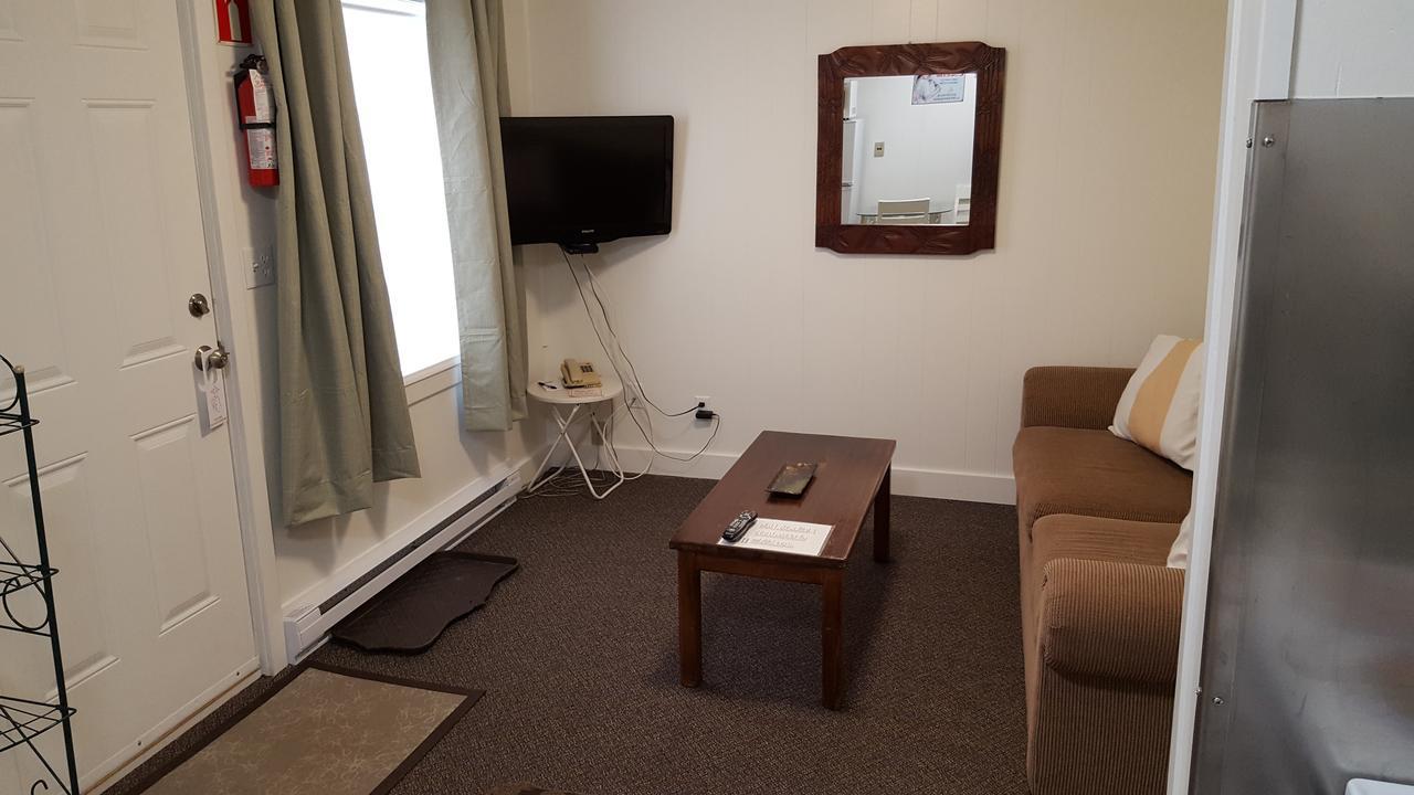 Creston Valley Motel Экстерьер фото